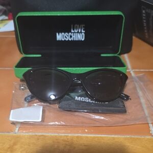 LOVE MOSCHINO BLACK CAT EYE SUNGLASSES NEW WITHOUT TAG